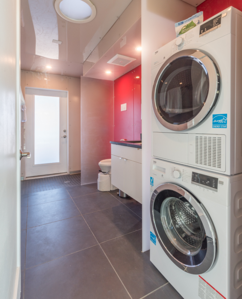 REACT LAUNDRY.jpg