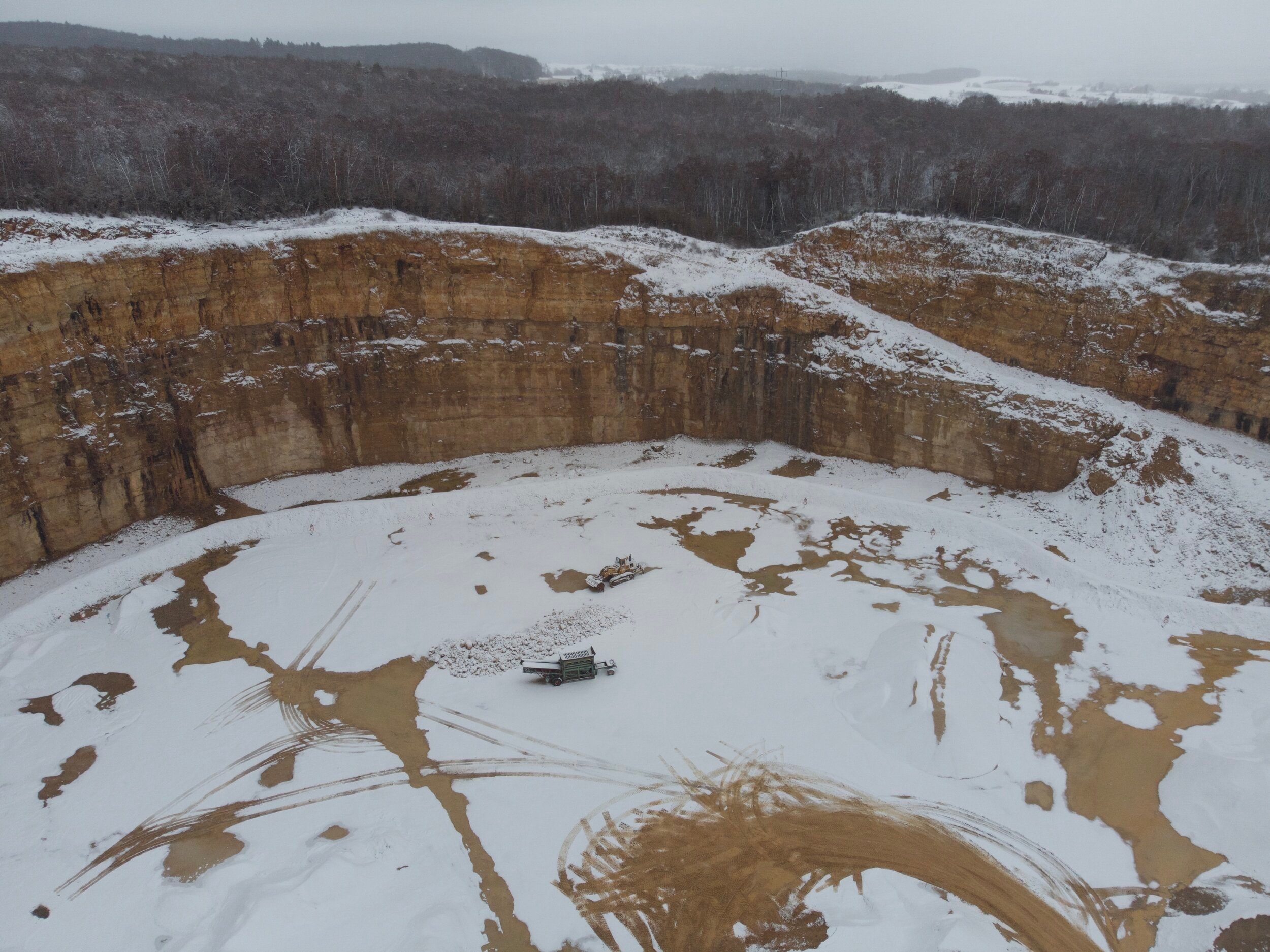 Abandoned quarry in La Sarraz; image sourced from YASAI