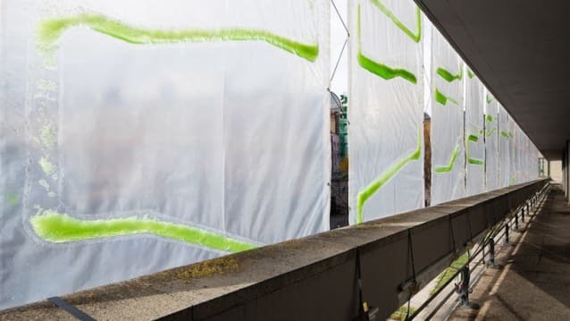 8-these-algae-filled-urban-curtains-suck-co2-from-the-air-813x457.jpg